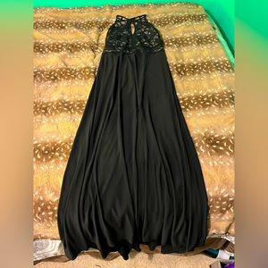 Sleek and comfortable elegant gown size 5/6